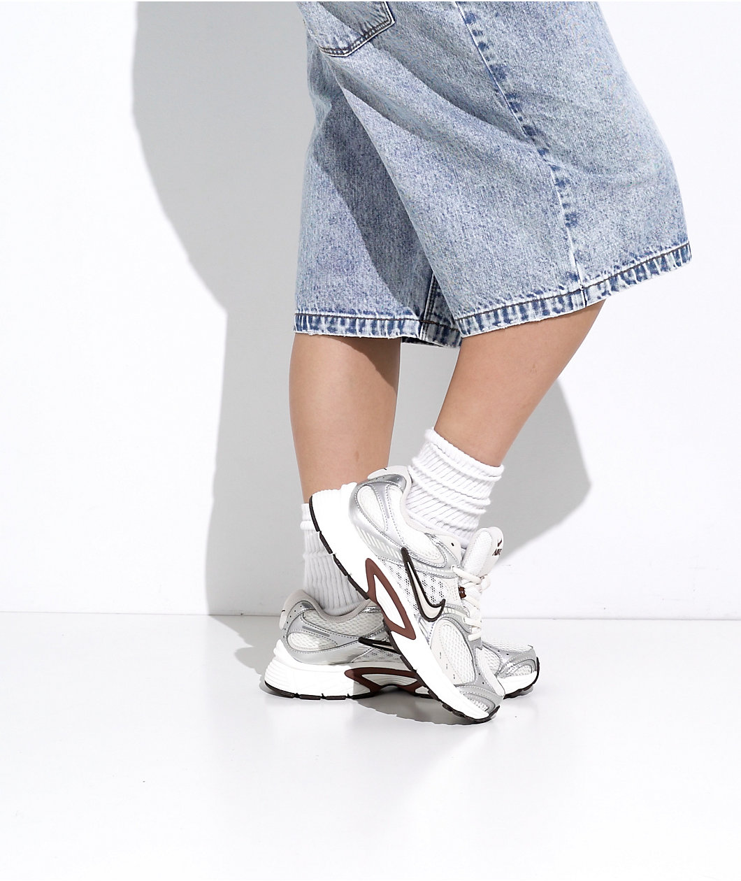 Nike V5 RNR Sail & Orewood Brown Shoes