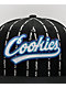Cookies Puttin In work gorra negra con hebilla trasera
