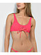 Damsel Diva Lace Up Mini Ruffle Bralette Parte superior de bikini rosa
