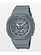 G-Shock GA2110 reloj analógico gris en tono tierra