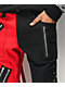 Tripp NYC Split pantalones negros y rojos con tirantes